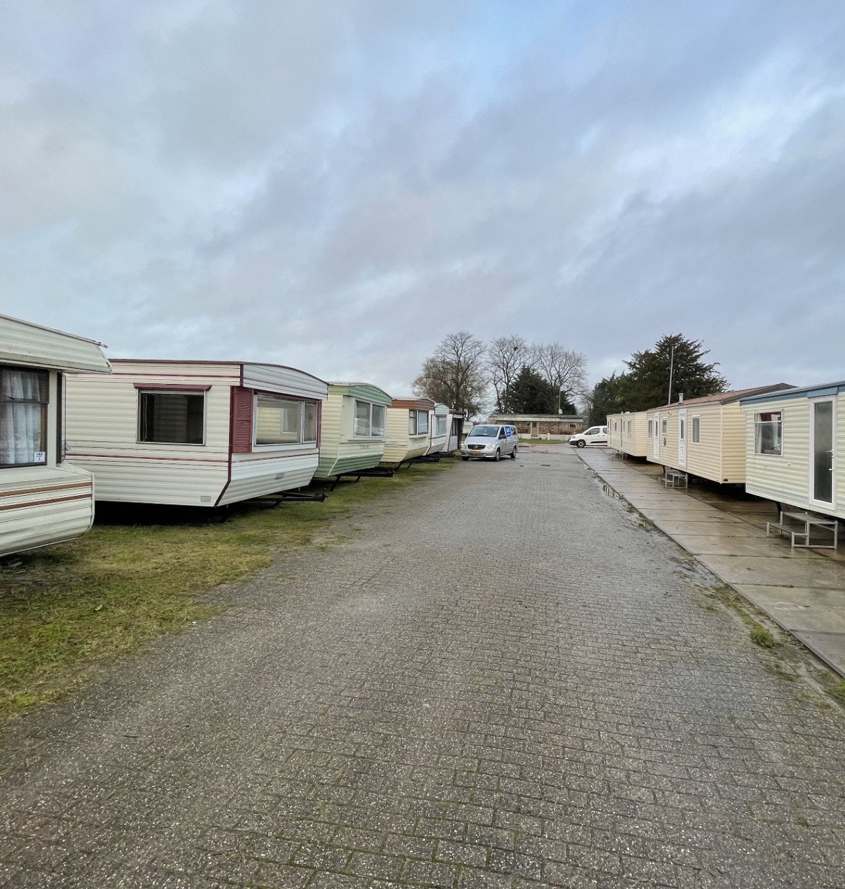 We zijn opzoek naar Caravans/Stacaravans/Campers,,,