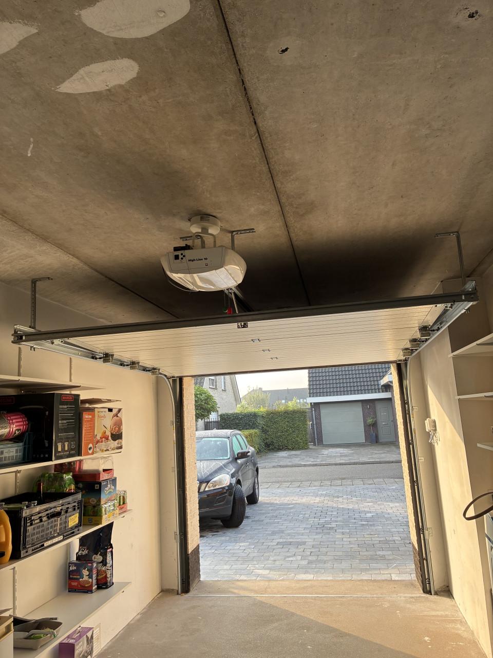 EDN sectionaaldeur zwart RAL 9005 – compleet met elektrische motor