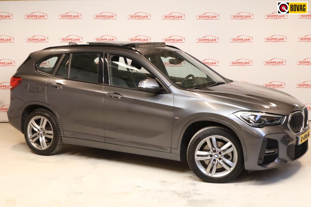 BMW X1 sdrive20i executive m sport edition nl auto, panorama, trekhaak, hea
