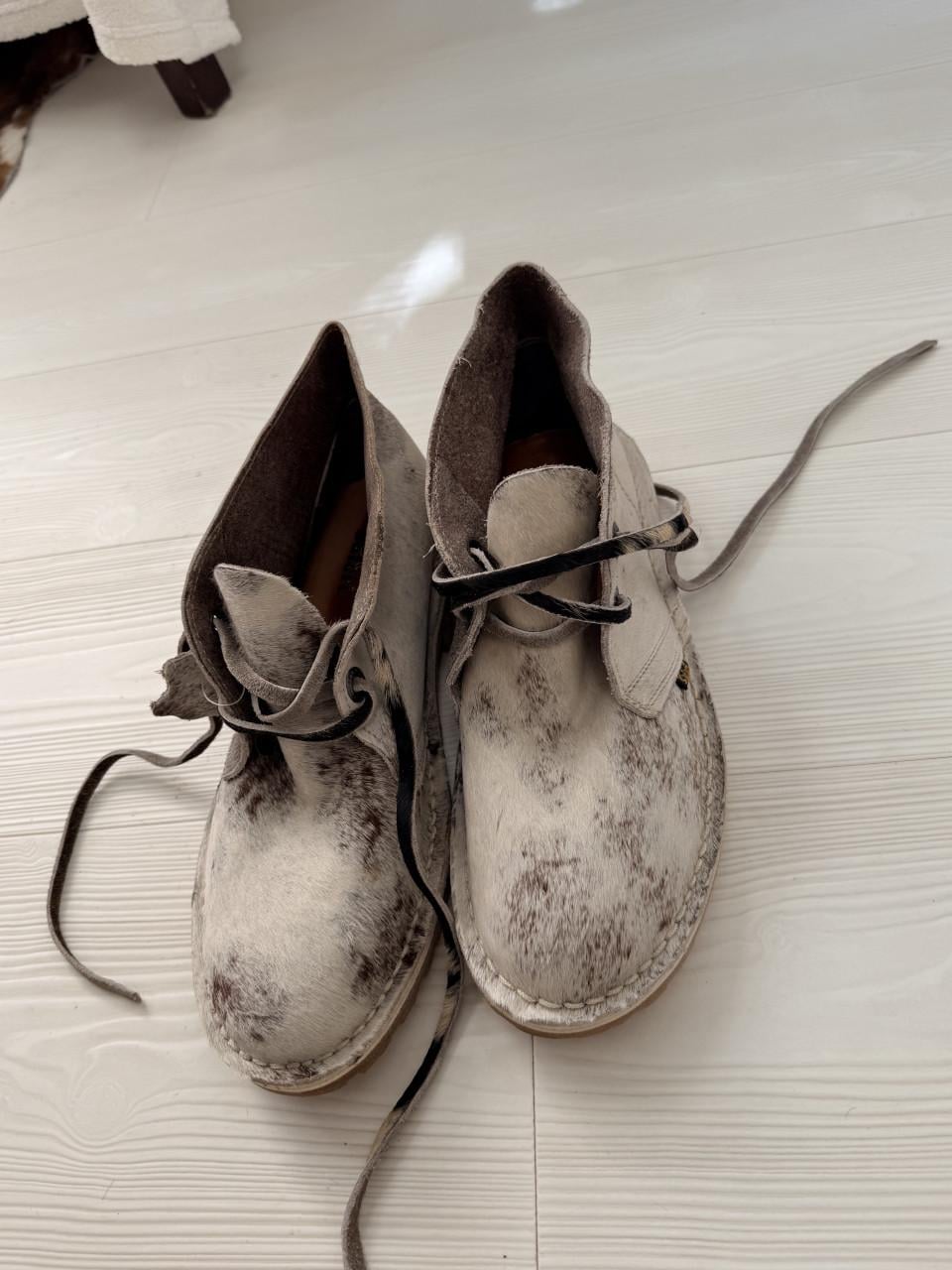 Nieuwe heren schoenen half hoog.