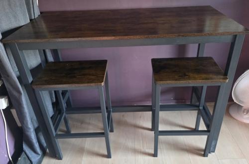 Bar tafel met stoelen