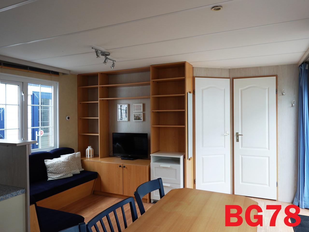 Prima chalet met 3 slk, dubbel glas, CV en middenkamer te koop