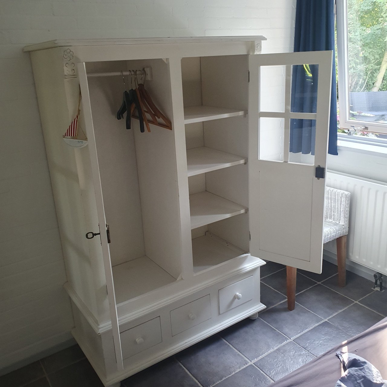 Kledingkast klein