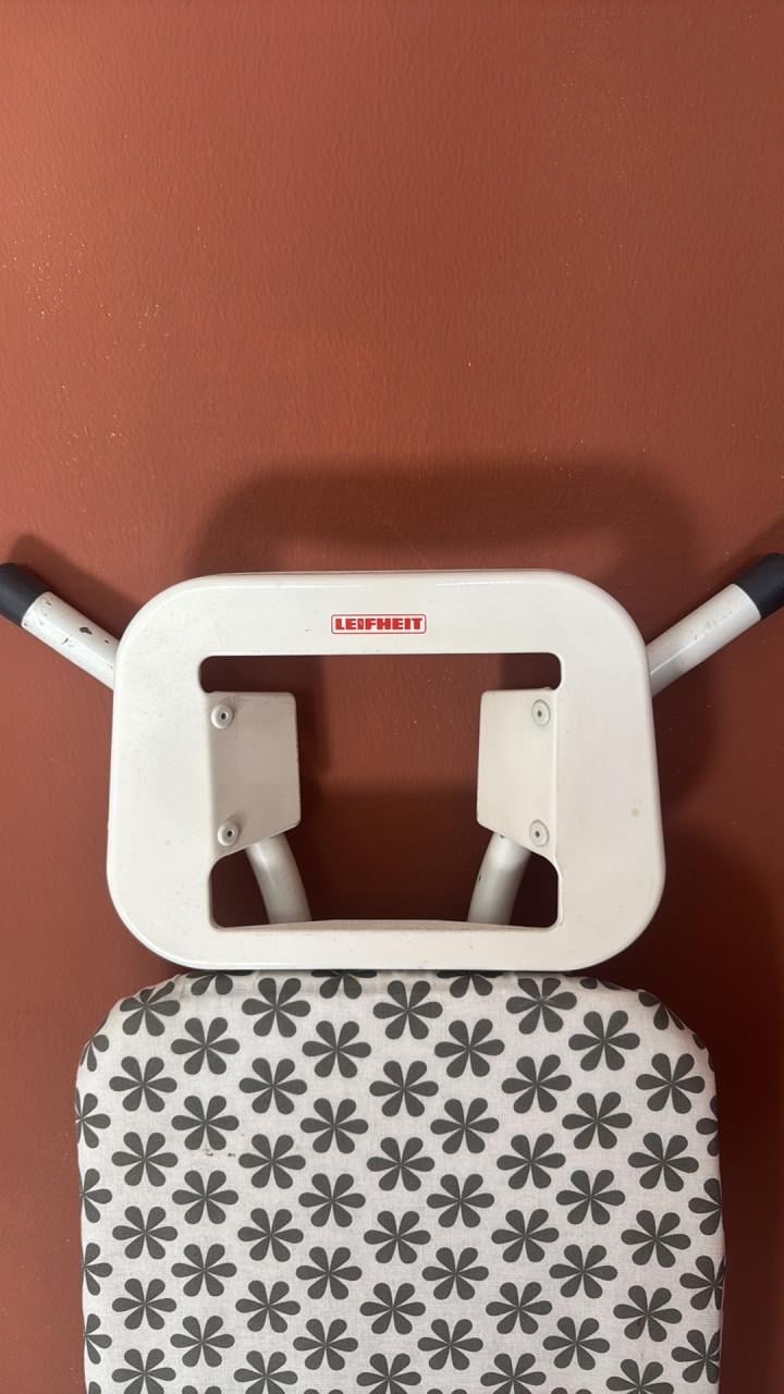 Strijkijzer met strijkplank