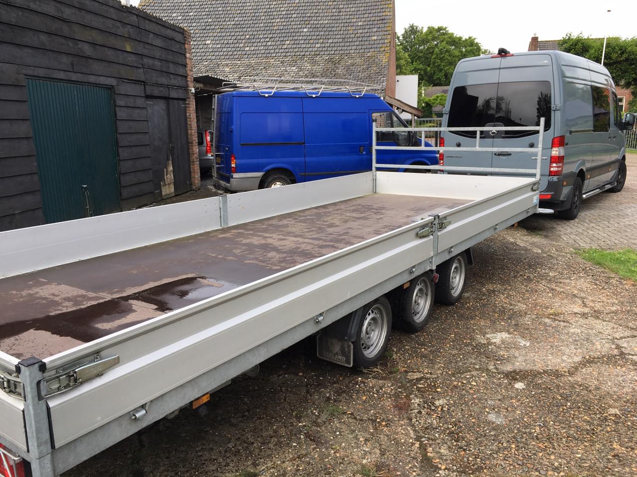 Te Huur: Grote aanhangwagen.