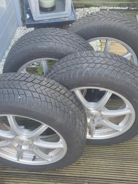 Te koop Winterbanden (225 /50 R17)
