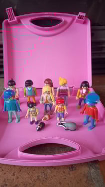 Playmobil set – 10 figuren + dieren in roze koffer