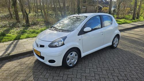 Zuinige 5drs TOYOTA AYGO 1.0 vvti Comfort Navigator 2011 / NL AUTO / NAP