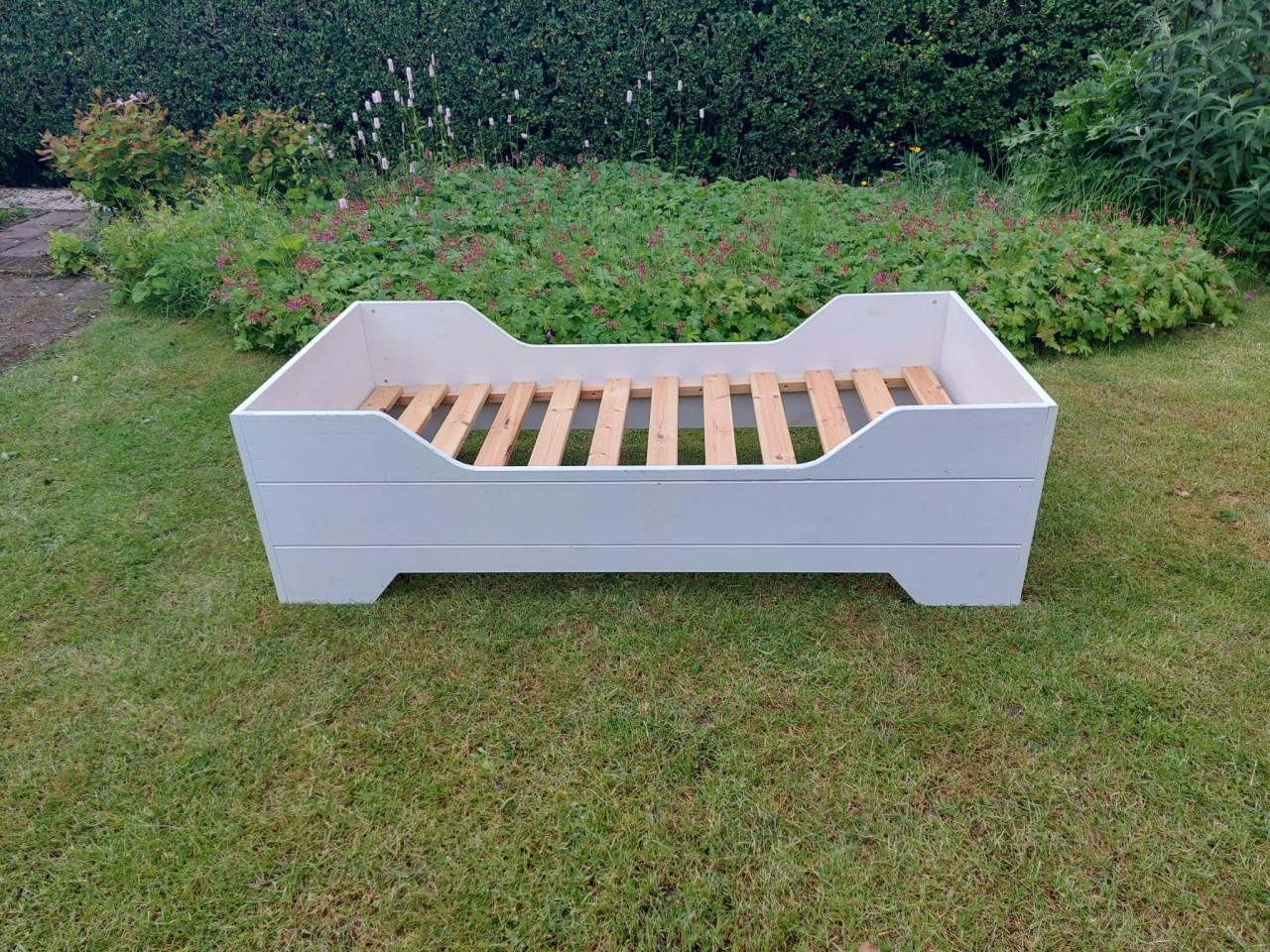 Z.g.a.n. peuterbed + lattenbodem+matras + vele extra's