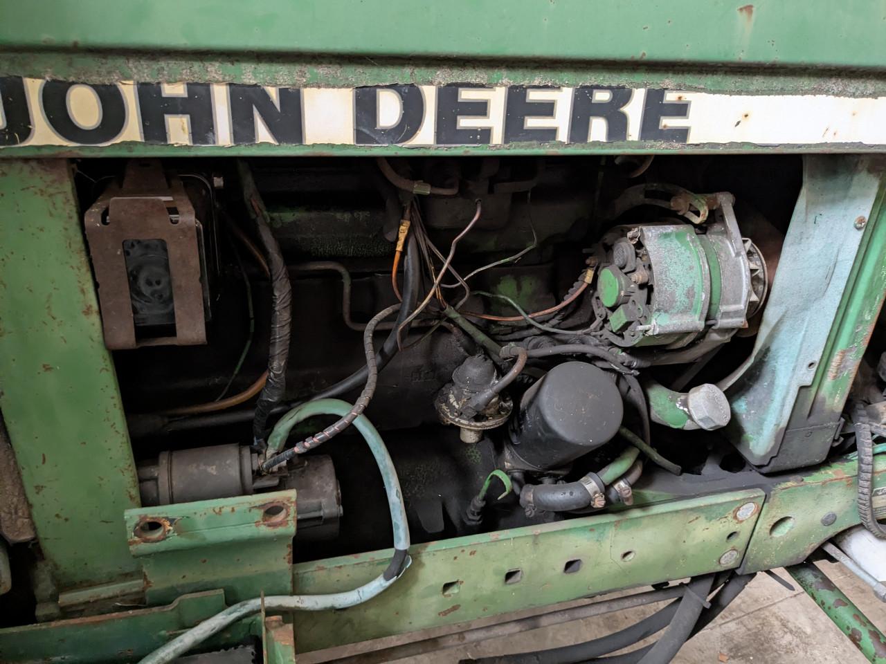 John Deere tractor 2140