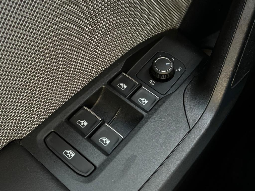 Seat Leon 1.5 tsi | acc | navi | stoel/stuurverwarming | apple carplay | na