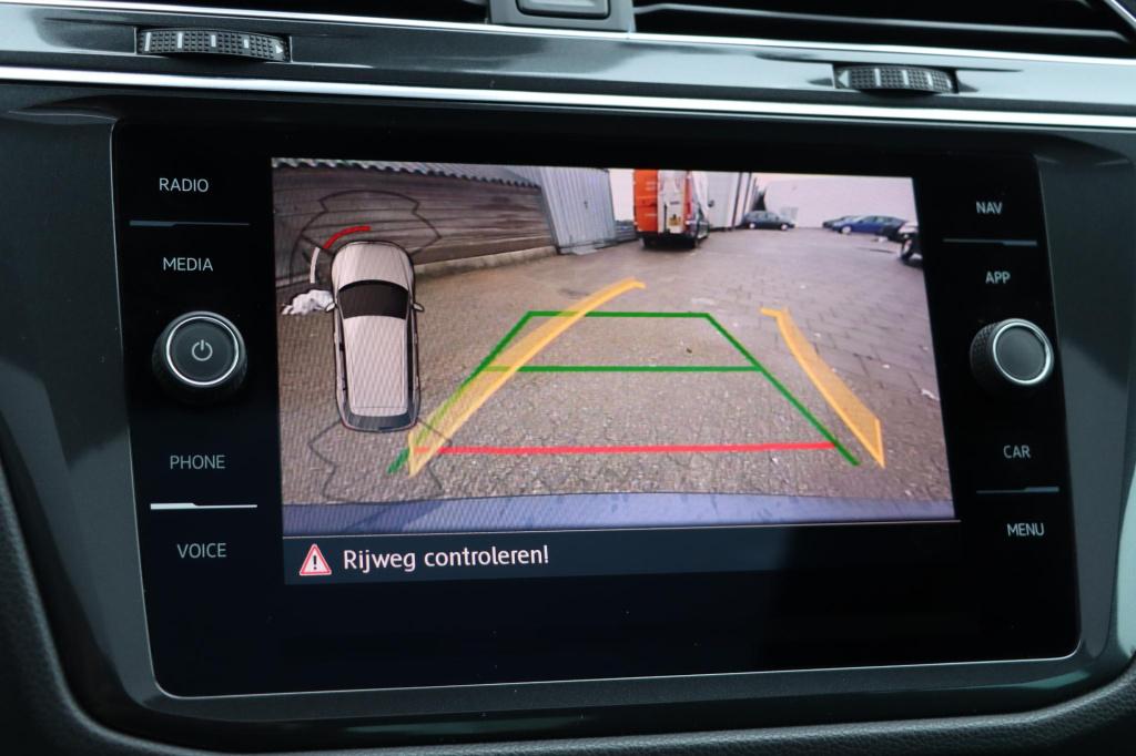 Volkswagen Tiguan 1.4 tsi comfortline business r | panoramadak | trekhaak |