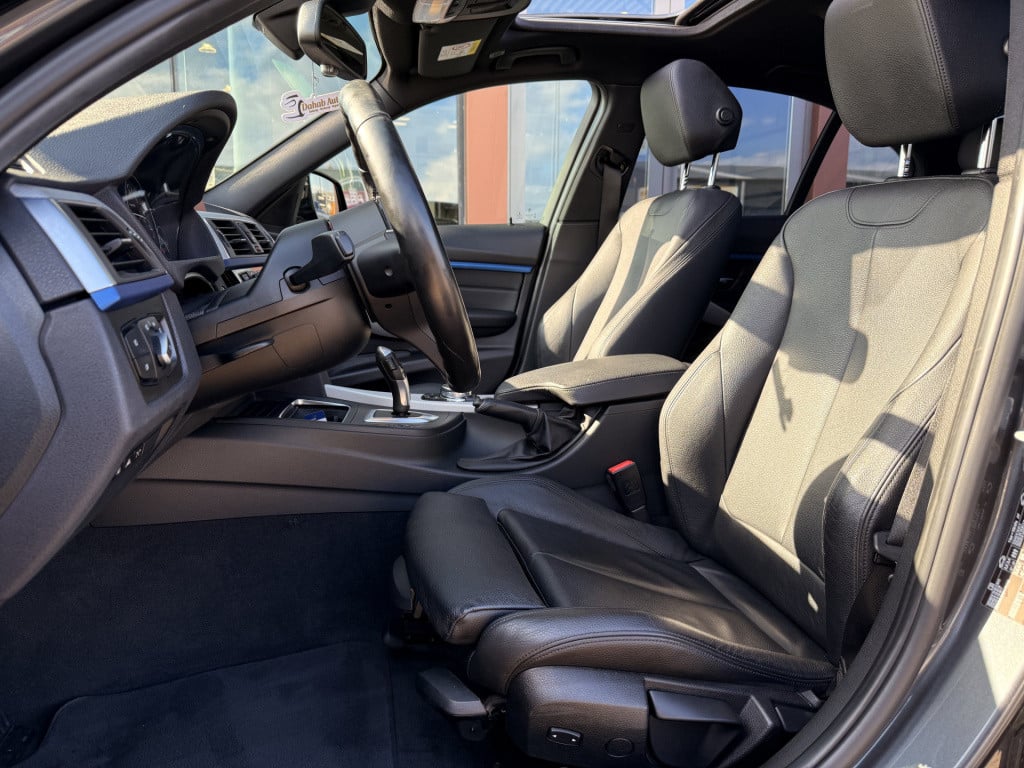 BMW 3-serie 320i m-sport | 360 camera | head-up | leder | schuif / kantel d