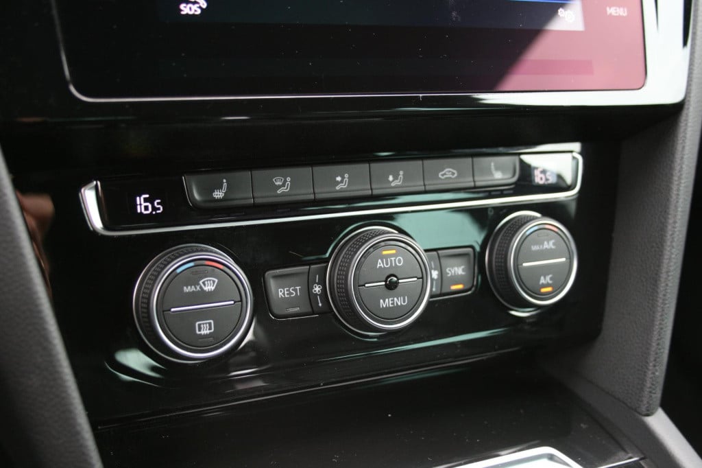 Volkswagen Passat variant 1.5 tsi highline business r