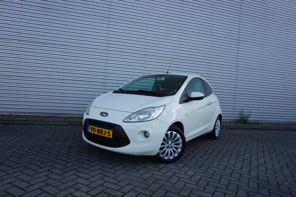 Ford KA 1.2 titanium airco / elektr. ramen / lm velgen / nap / nieuwe apk!
