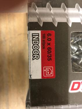 Grote dikke schroeven en draadnagel;s 5 euro per doos