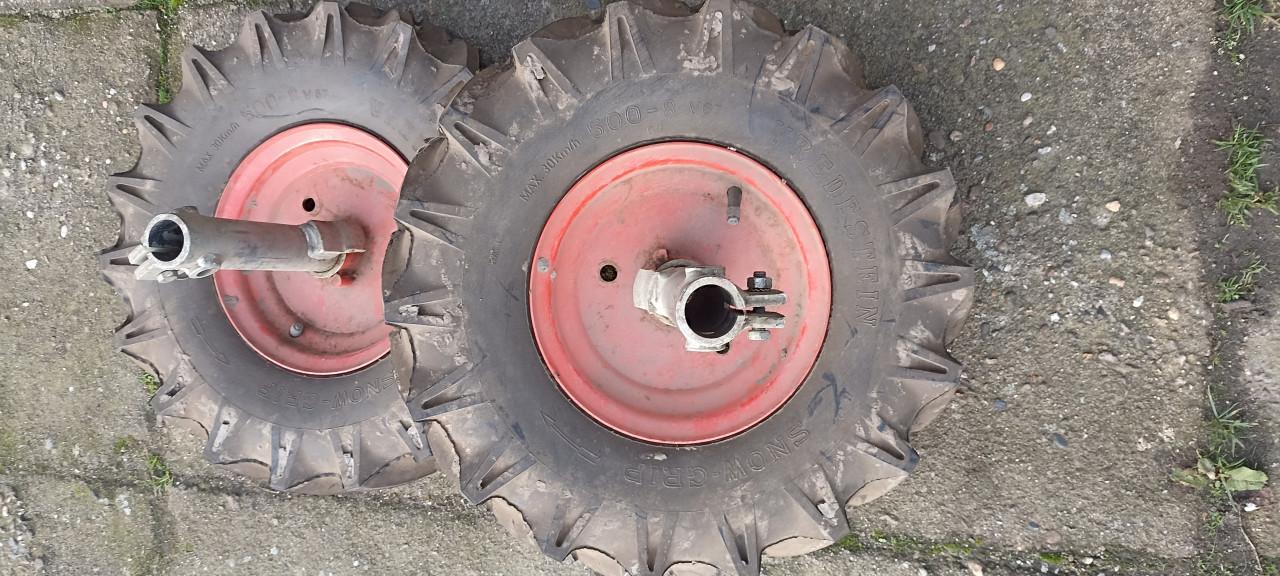 Te koop Vredestein banden 500-8-V67