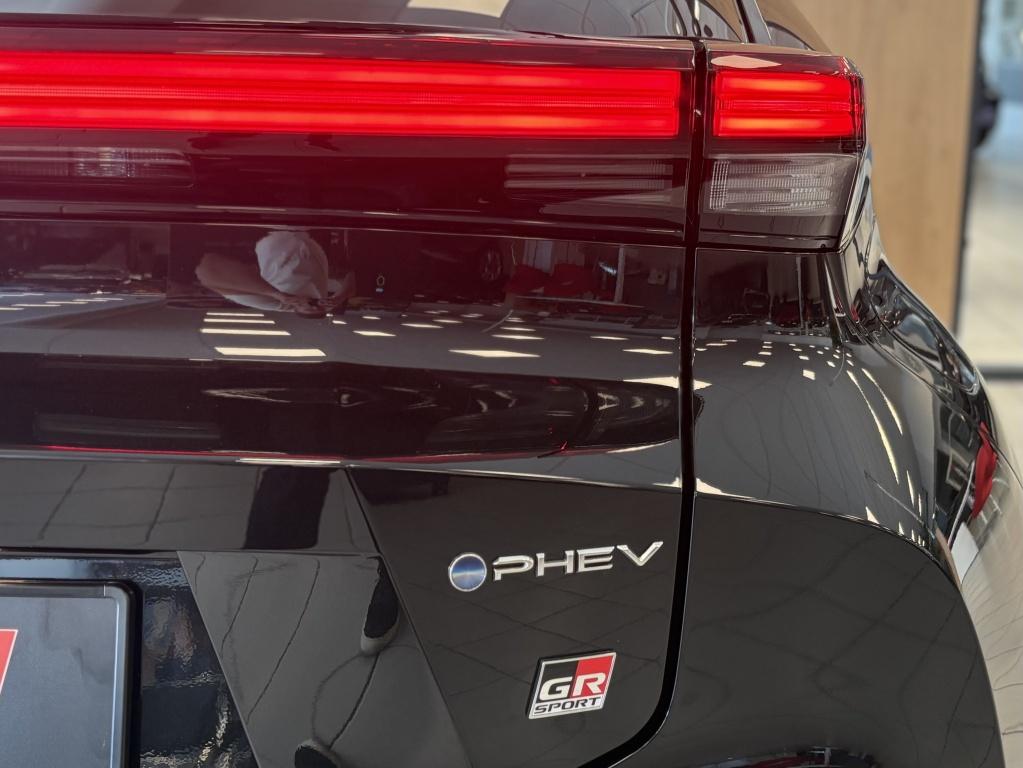 Toyota C-hr plug-in hybrid 220 black edition gr sport