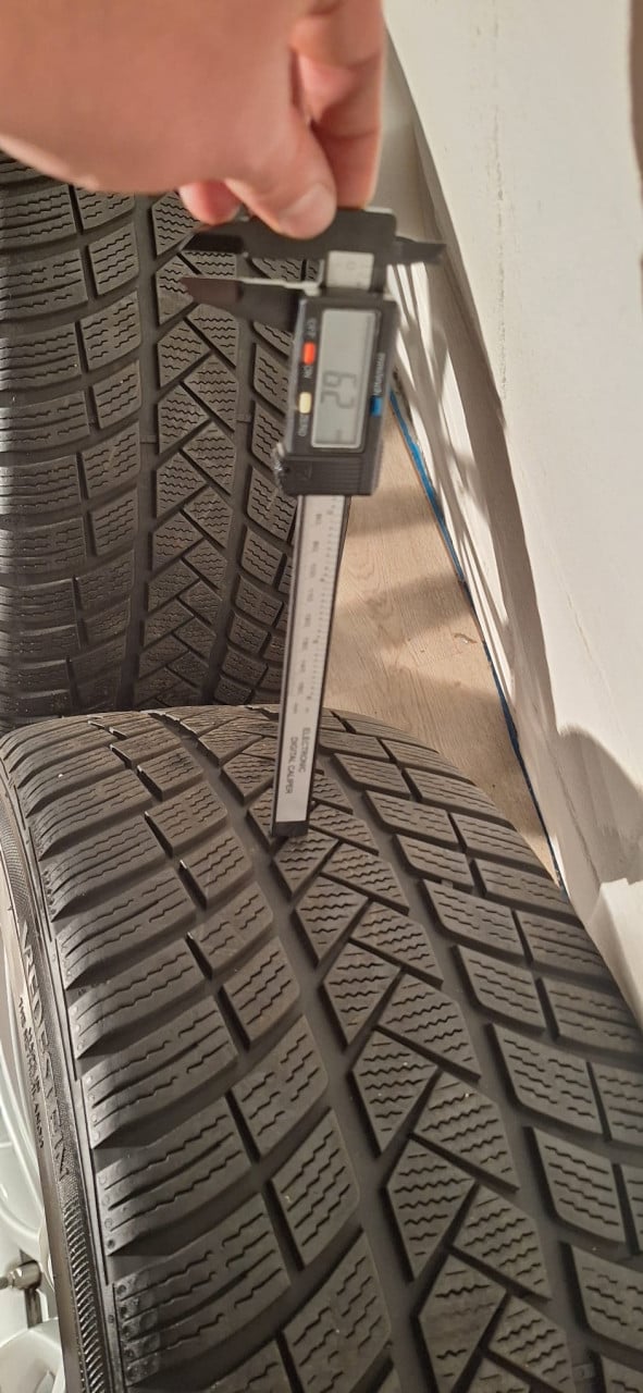 19'' Originele Performance Tesla Model 3 velgen + banden