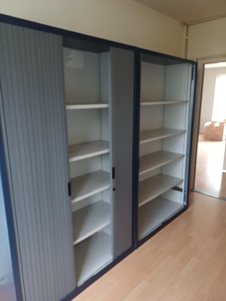 2 x roldeurkast... samen 120 euro  (Koopje)