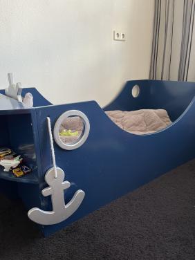 Te koop prachtig peuterbed ( boot )