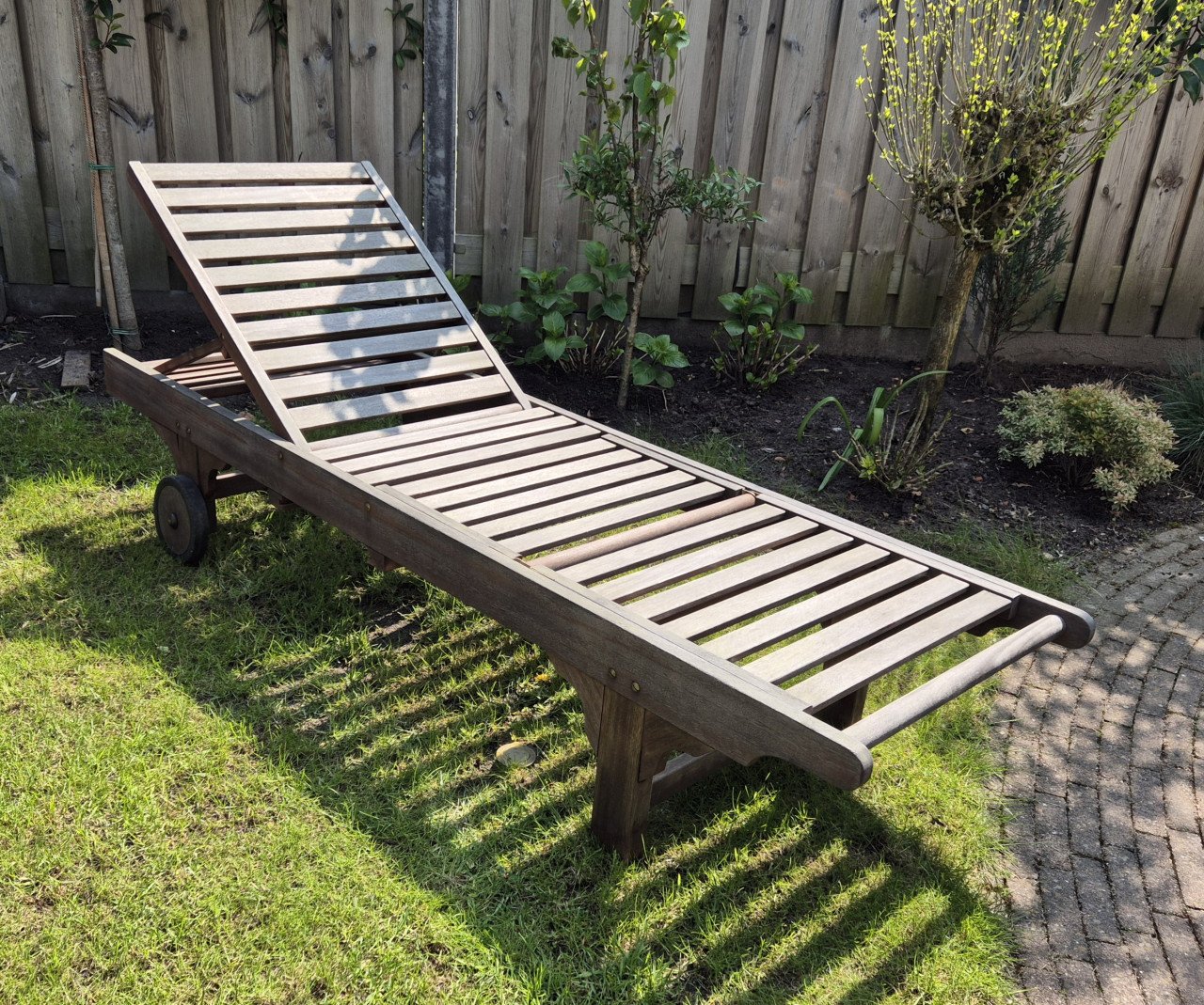 Teakhouten ligbed