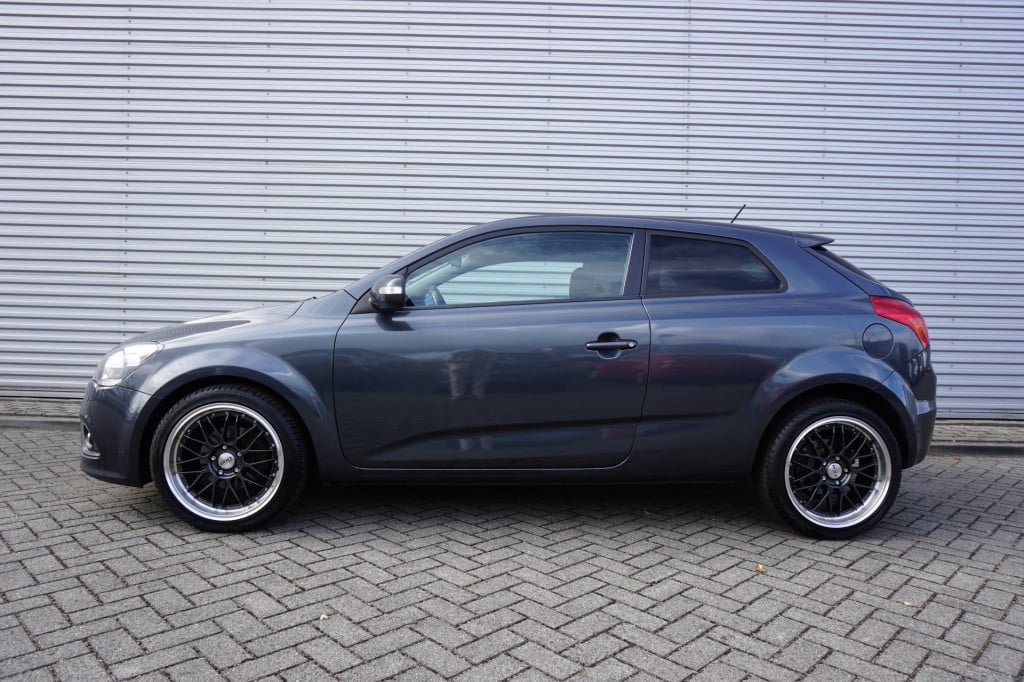 Kia Pro Cee D 1.6 cvvt seven sport airco / navi / cruise / camera / elektr.