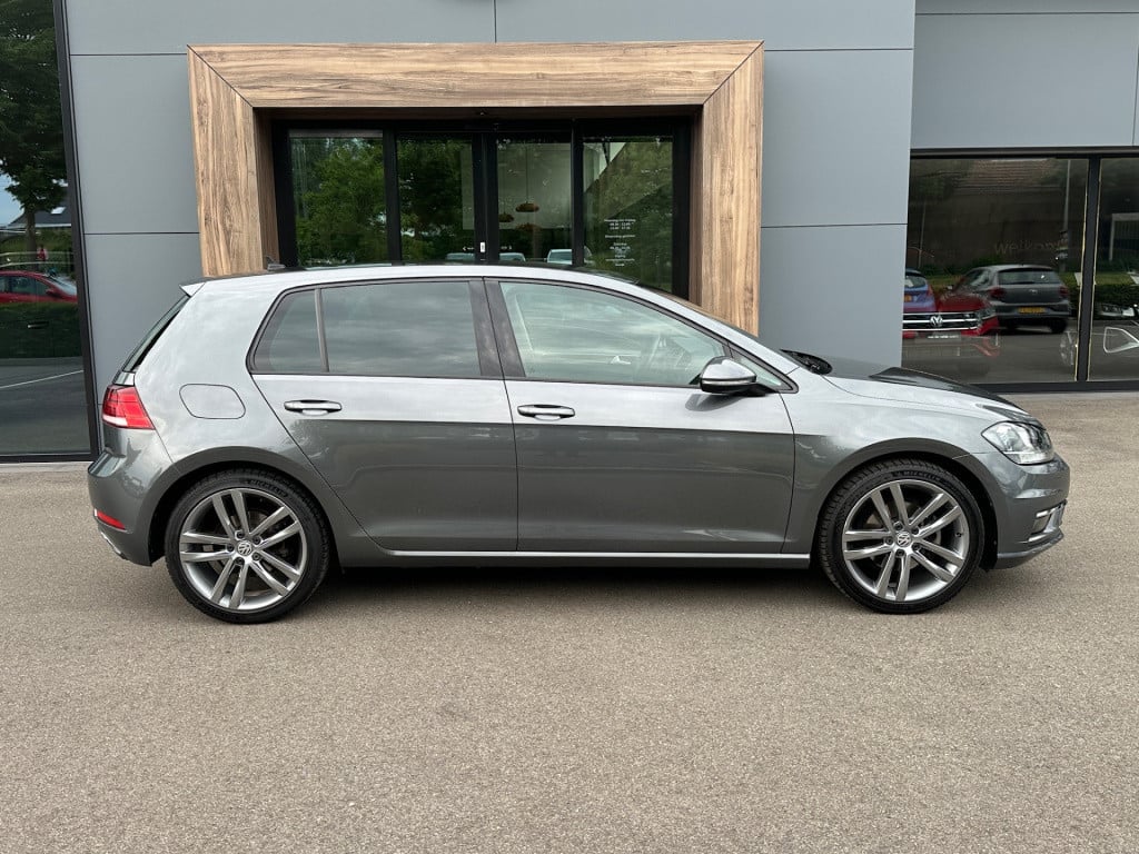 Volkswagen Golf 1.5 tsi 150pk dsg highline | camera | virtual cockpit | tre