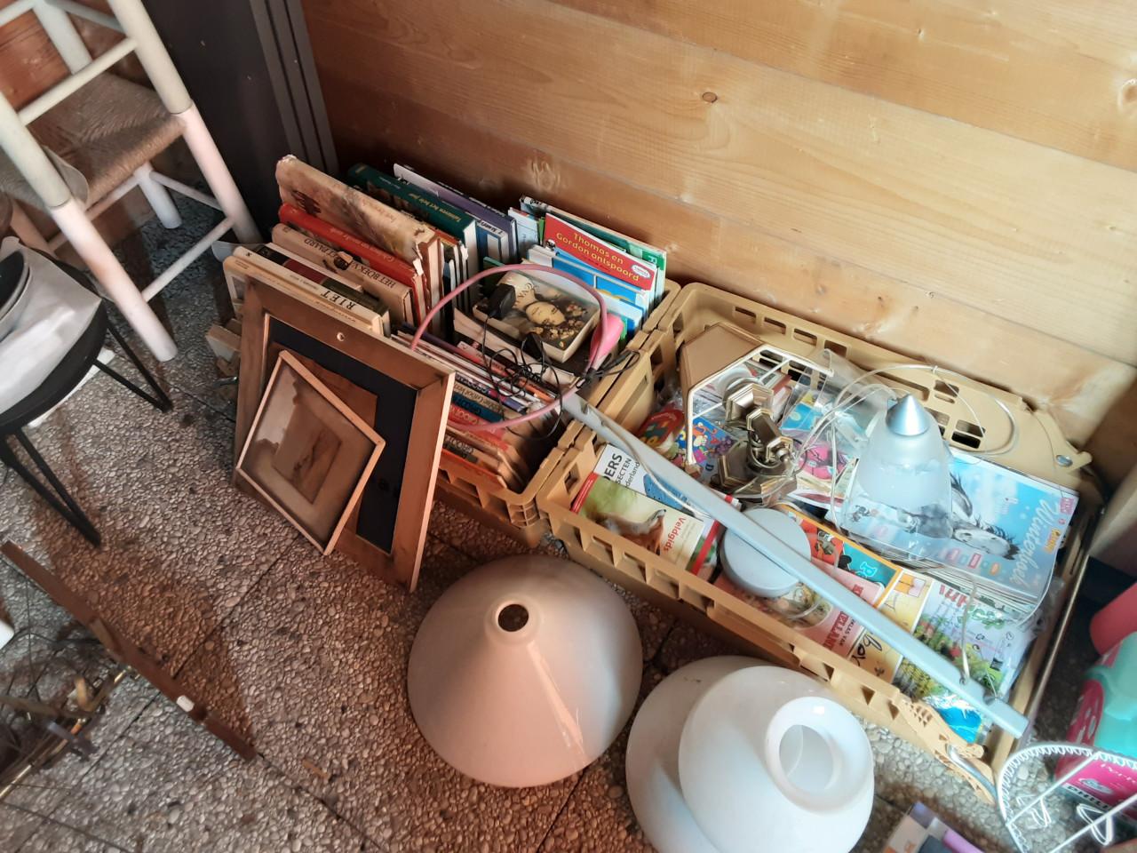 Grote  schuur verkoop ook veel nieuwe  spulletjes  iedere dag welkom