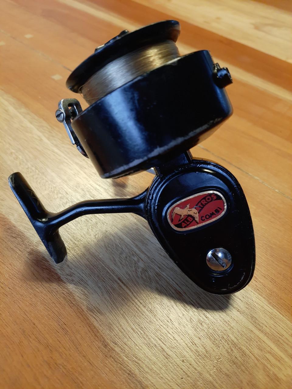 Hengels en molens strandhengel zeehengel boothengel karperhengel vissen