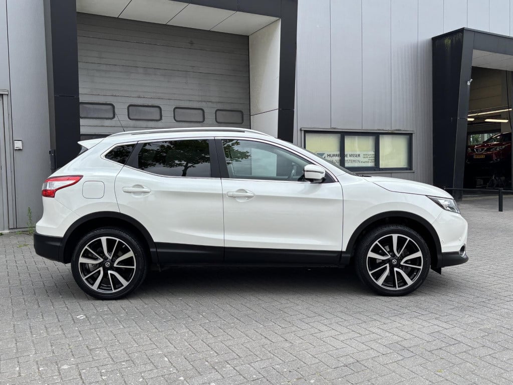 Nissan Qashqai 1.6 tekna | panoramadak | leder | stoelverwarming | navigati