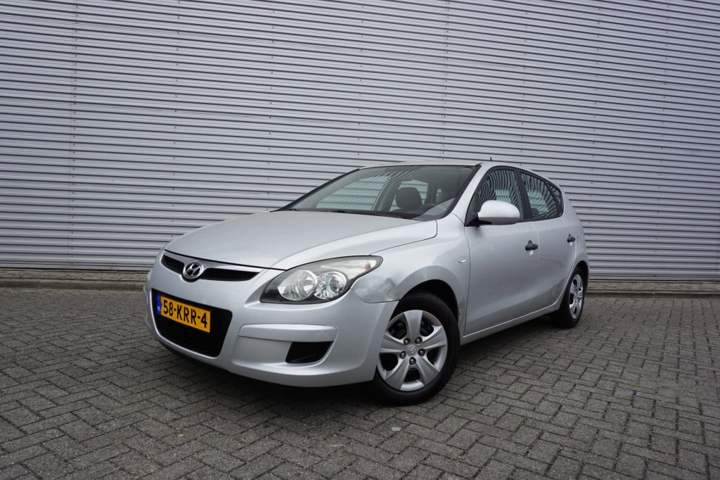 Hyundai I 30 1.4i active cool airco / elektr. ramen / parkeers. / cruise / 