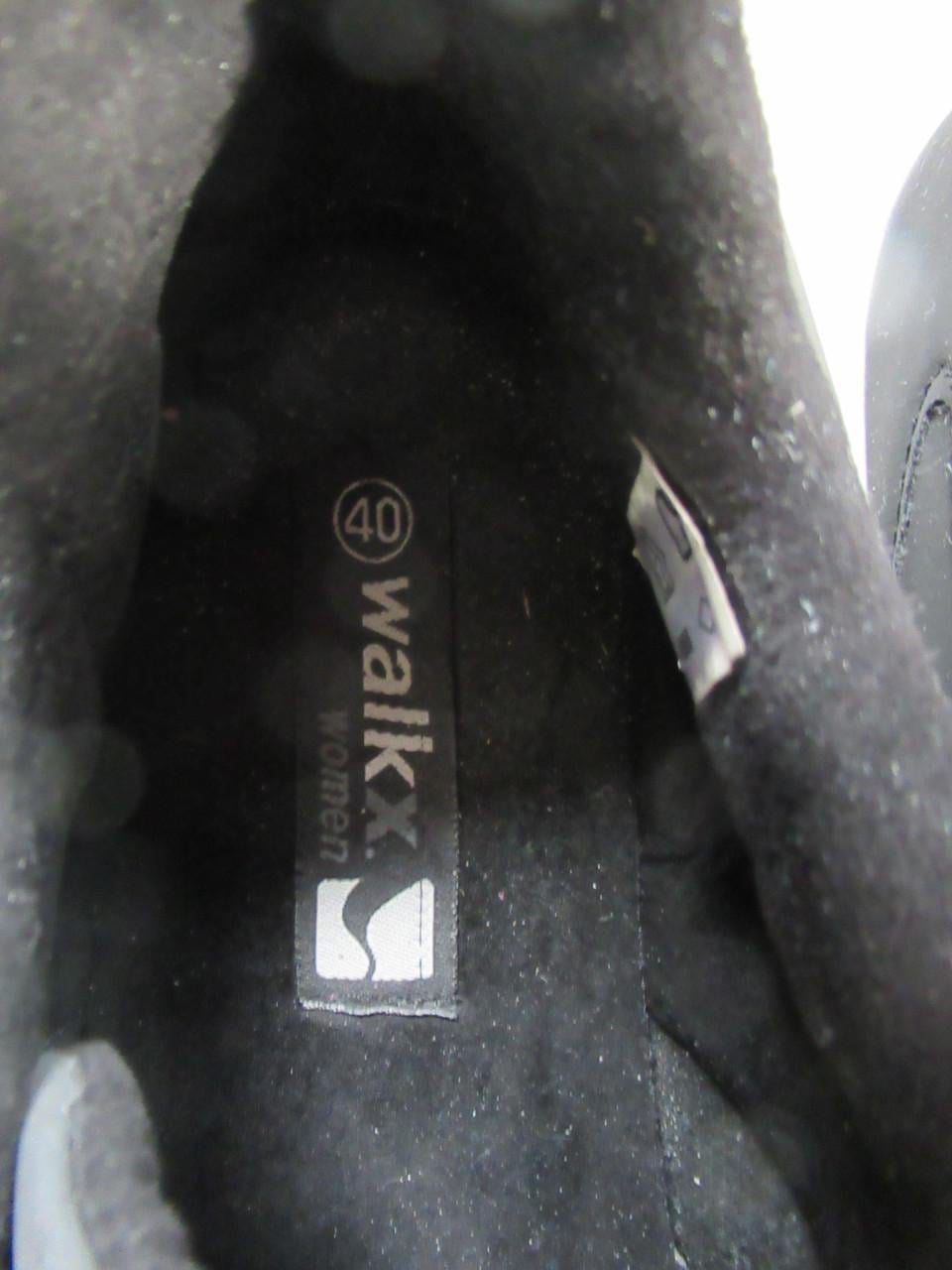 Zwarte sneakers met klittebandsluiting,  zo goed als nieuw