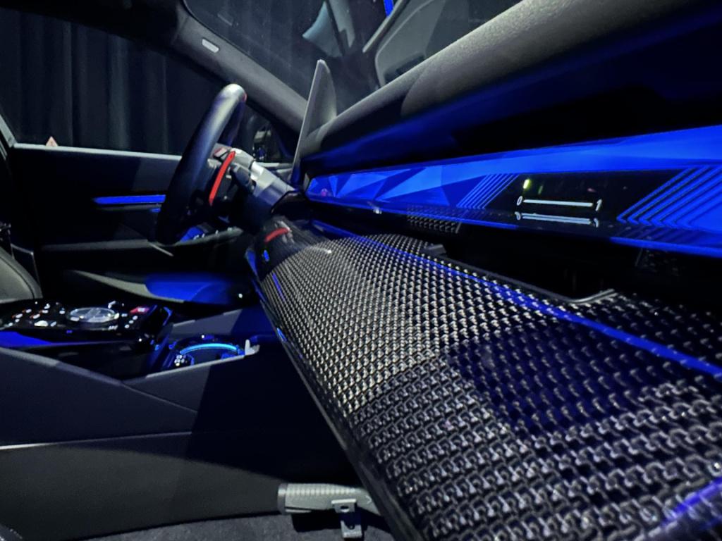 BMW M5 5-serie *limousine v8 m hybrid*carbon extr*b&w*alcantarahemel*nl-aut