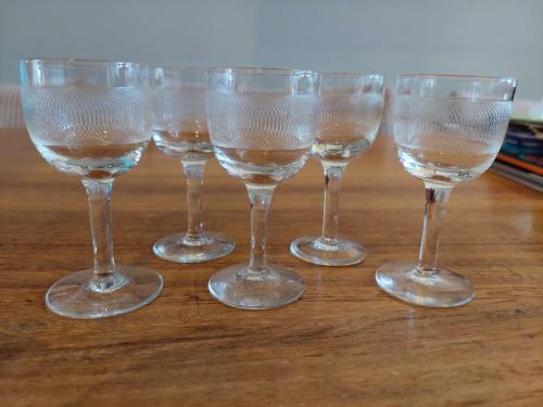 Handgeblazen victoriaanse bitterglaasjes