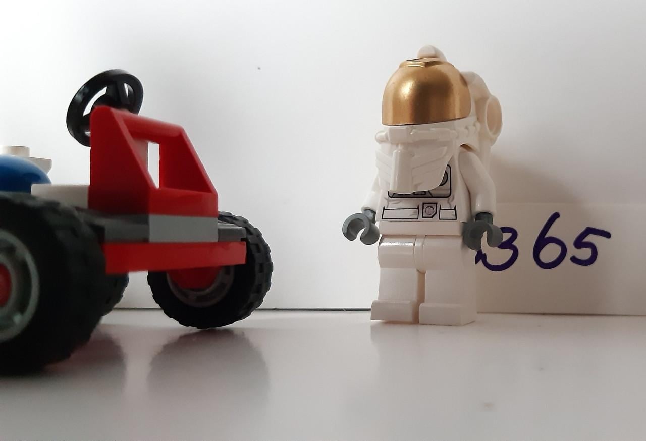 Lego space 3365: maanbuggy  Compleet met boekje, geen doos. Set is gemontee