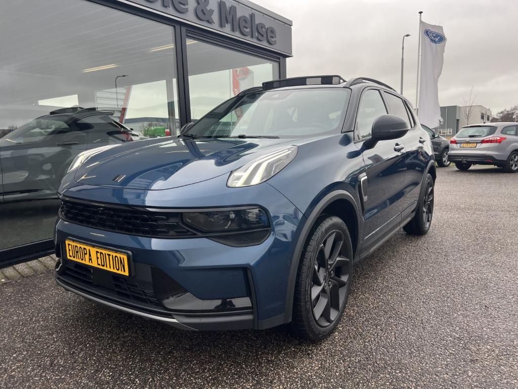 Lynk & Co 01 1.5 261pk plug in hybrid ,black edition , zwarte velgen , pano