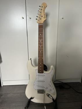 Fazley Classic Series FST118 White elektrische gitaar (stratocaster model)