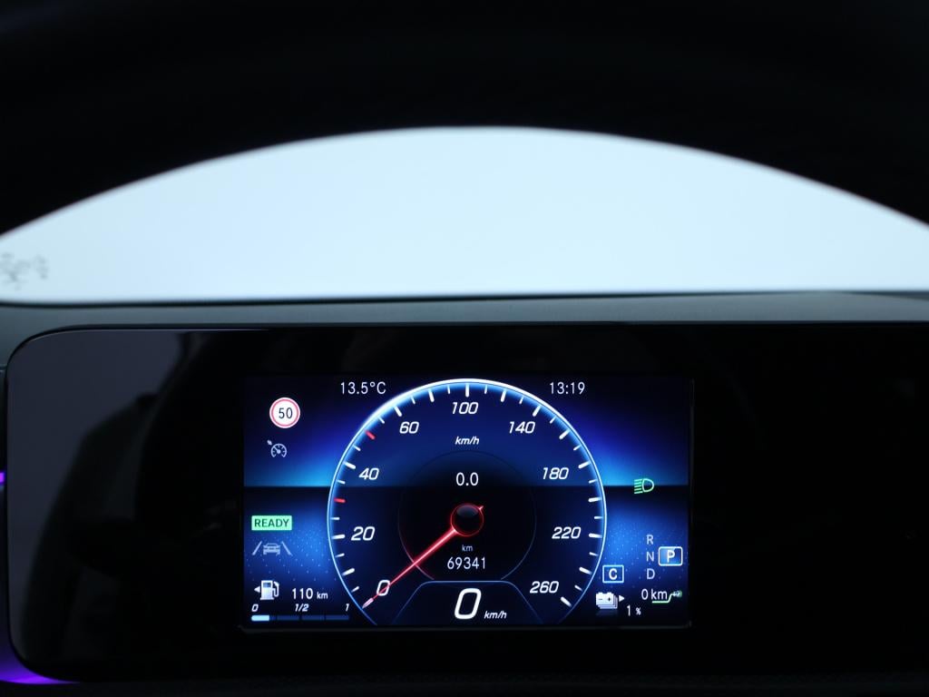 Mercedes-Benz A-Klasse 250 e premium plus | amg line | panoramadak | sfeerv