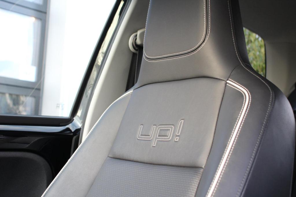 Volkswagen UP! 1.0 black-edition - panoramadak - leer - leder - cruise cont