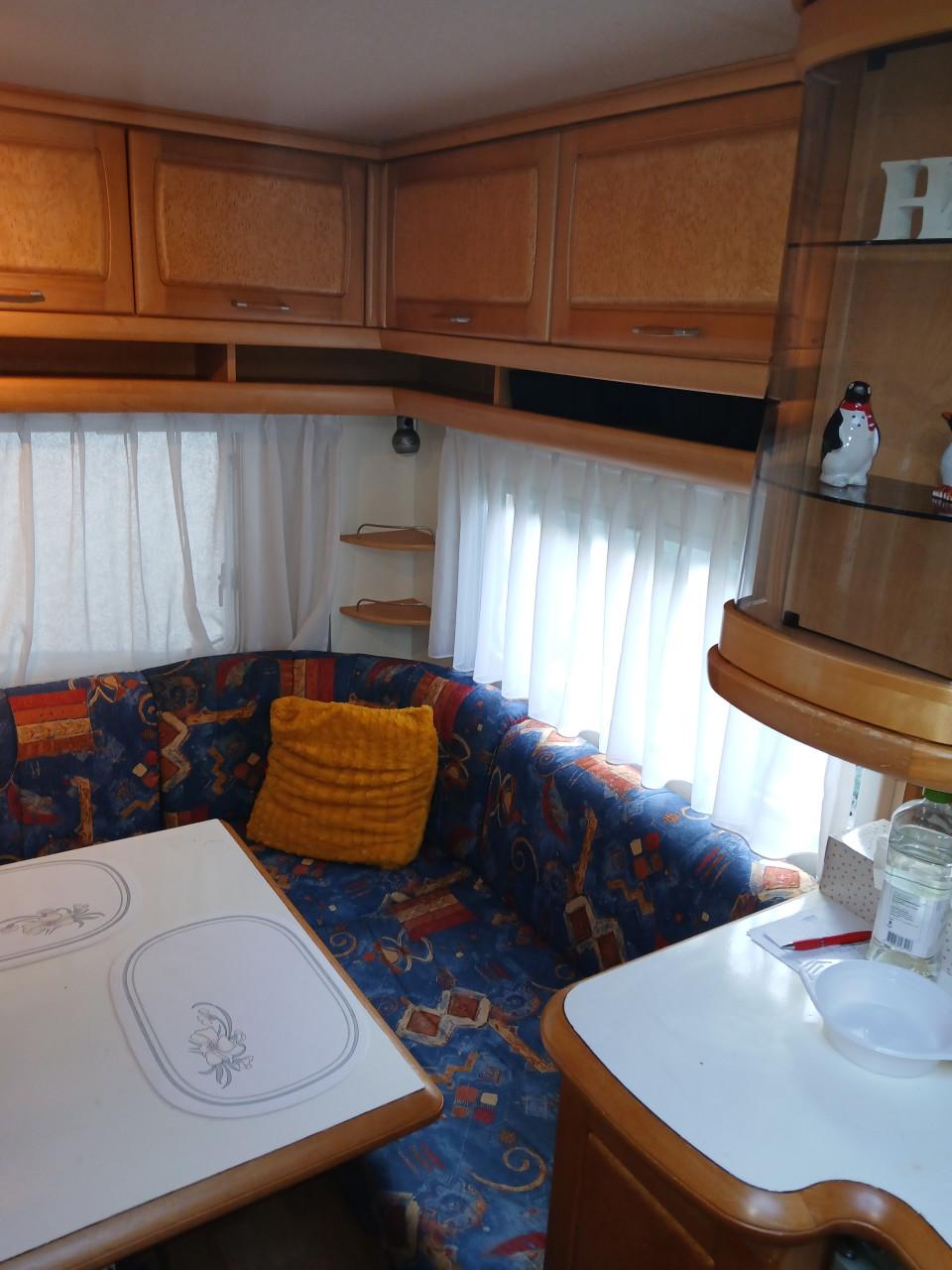 Caravan Hobby 560 UL Exclusive met z.g.a.n. voortent en luifel