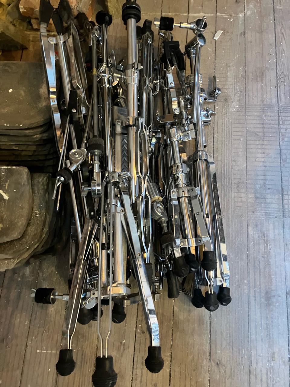 Diverse drumspullen en drumstel