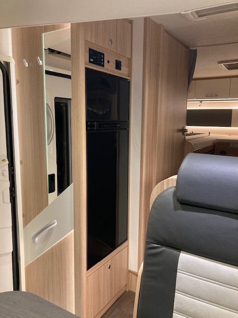 Prachtige 4 pers. automaat camer huren / Te koop camper Sunlight T 68