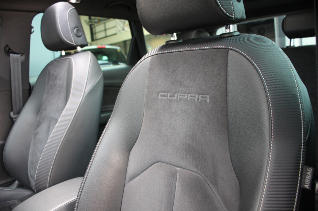 Seat Leon Sportstourer st 2.0 tsi cupra 300 4drive | pano. | camera | 301pk