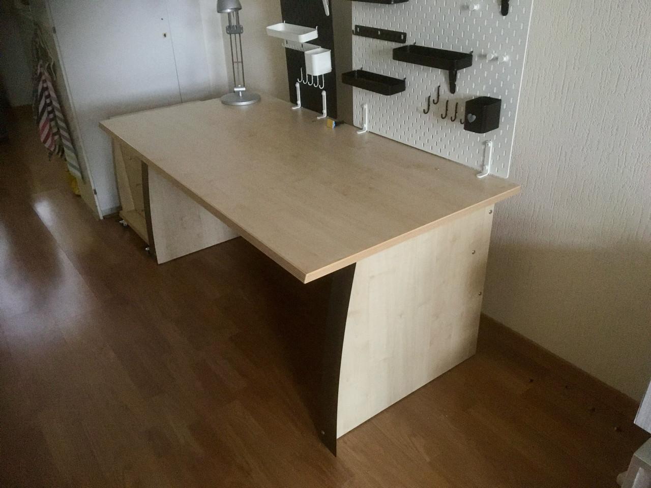 Professioneel bureau 160x80x73 (bxdxh).