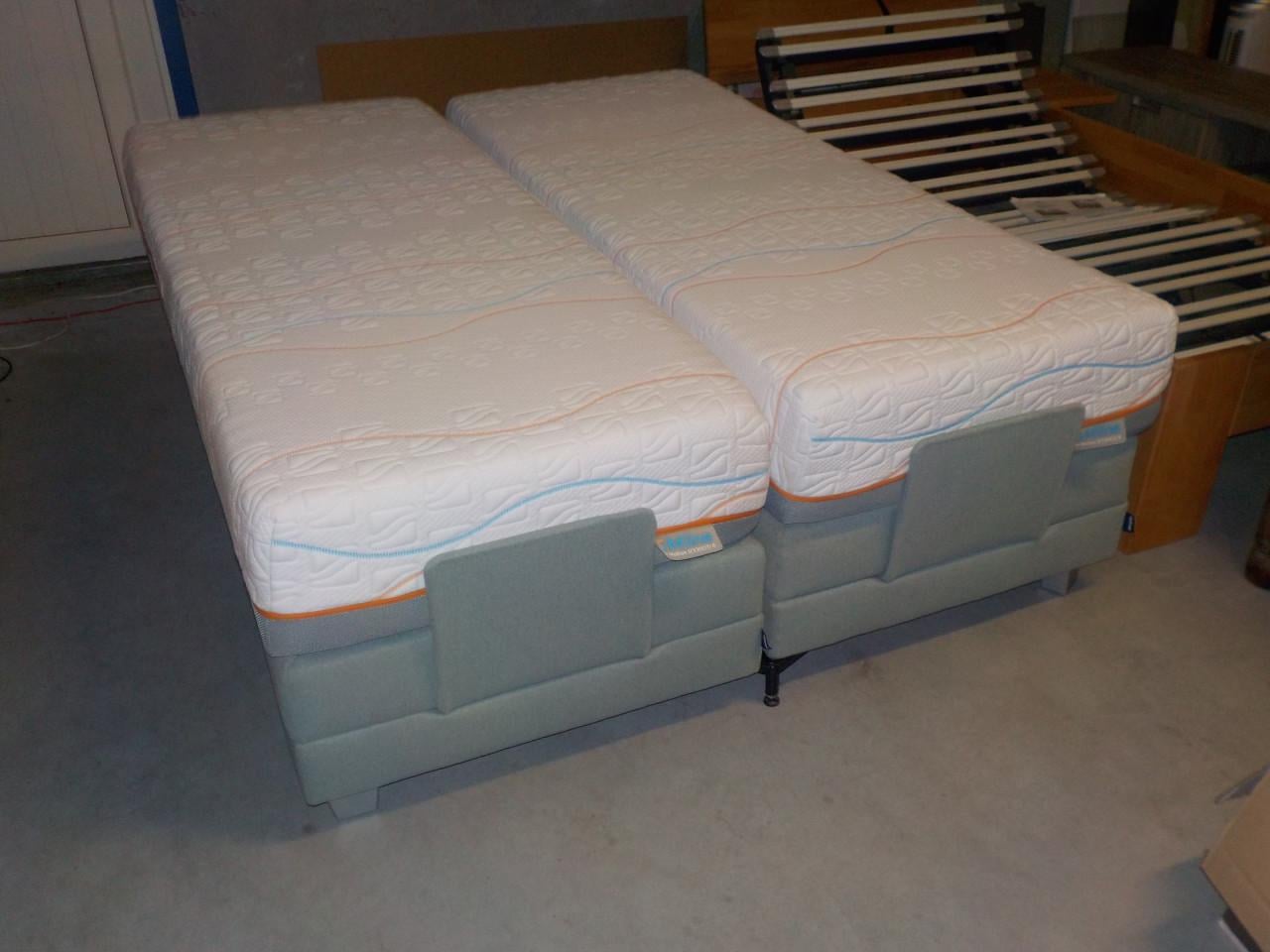 In vrijwel nieuwstaat 2 KARLSONN boxspring + 2 MLINE matrassen 2 x 80 x 200