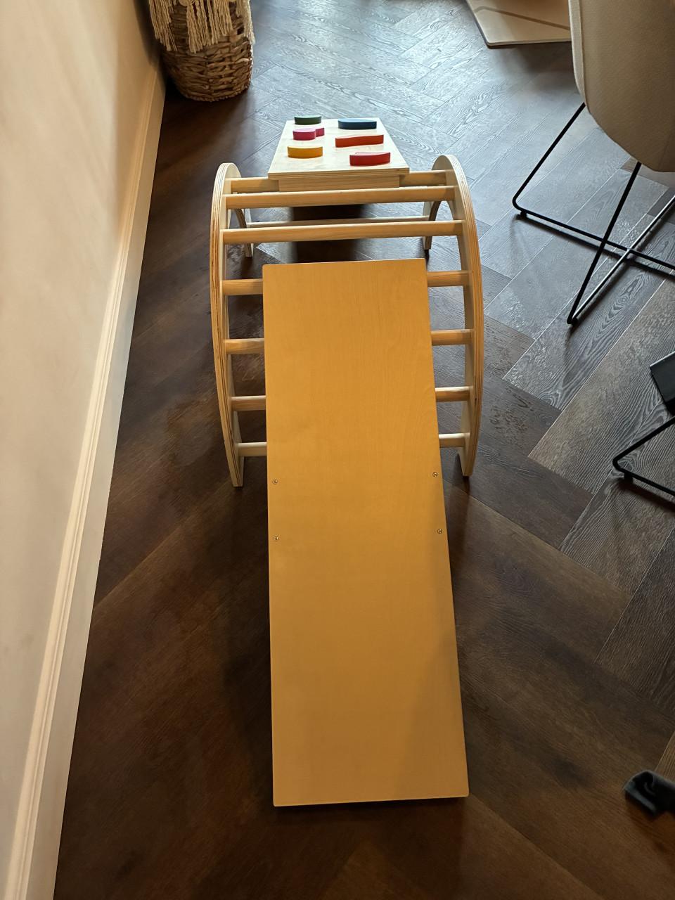 Klimboog met loopplank en glijbaan