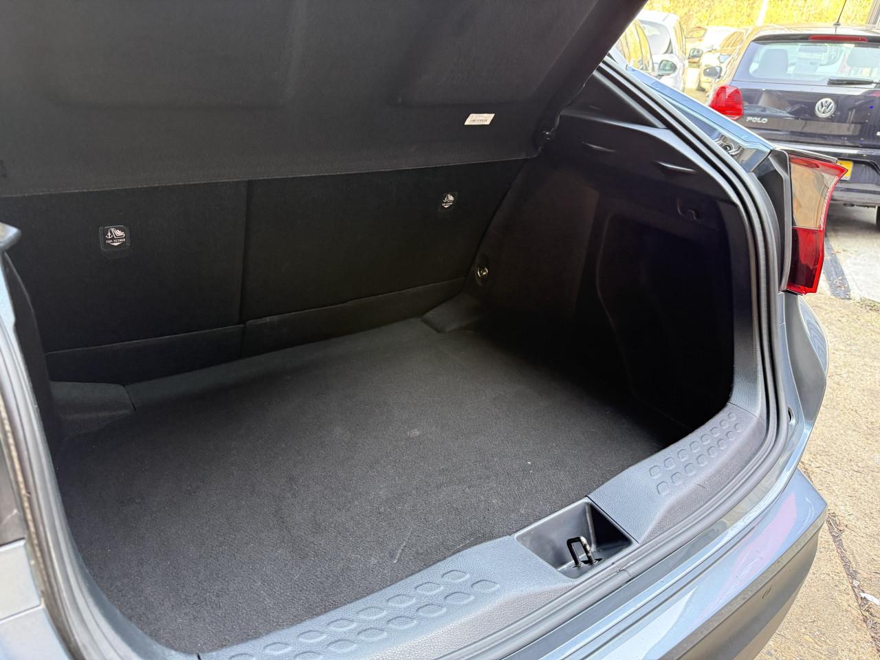 Toyota C-HR 1.8 HYBRID CAMERA,LED,NAVI