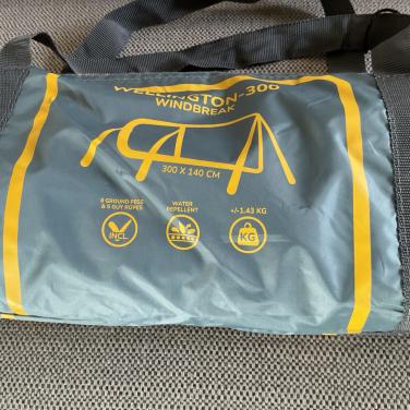 WINDSCHERM ( nieuw / ongebruikt )  300 x 140 abbey camp