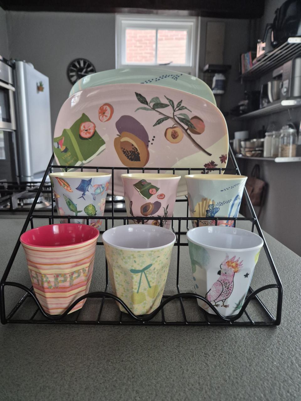 Mokken of bordenrek van het merk rice